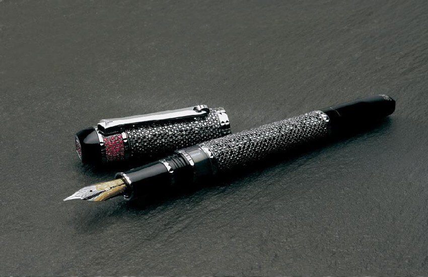 Most Expensive Pen 4 - Most Expensive Pen in the World -- the Royal Choice